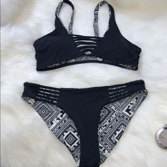 REVERSIBLE GEO Print Bikini Medium - Picture 6 of 10